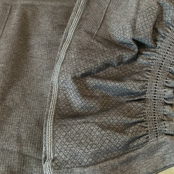 Lululemon In The Flow Ruched Seamless Crop Size 4 Inkwell - Picture 6 of 10